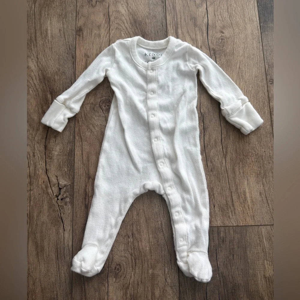 NewBorn Bundle - Zara, Colored Organics, H & M, Carters, Kendi - Picture 7 of 12